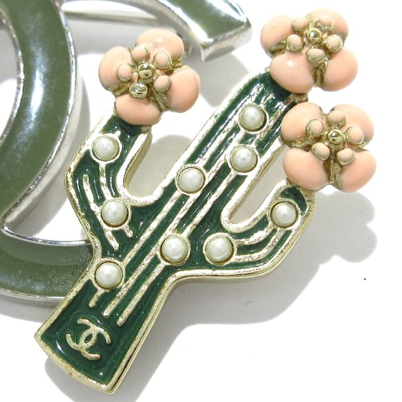 CHANEL Coco Mark Brooch - Picture 6 of 6